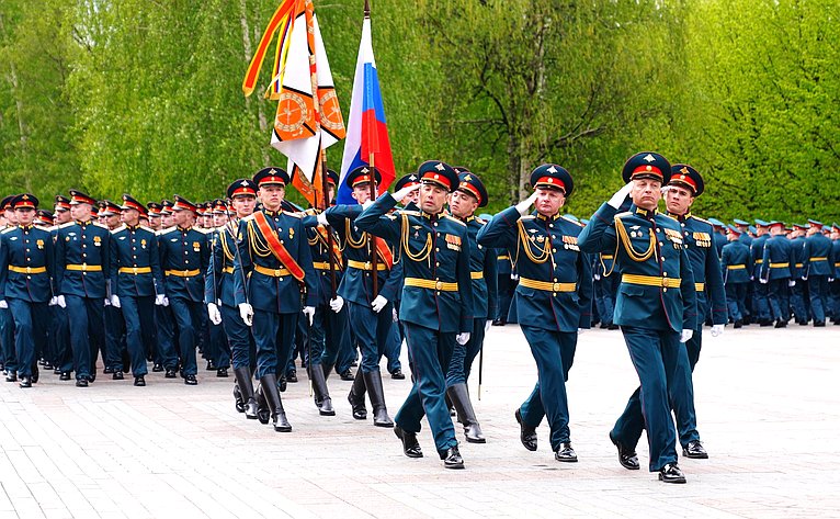 Торжественная церемония вручения дипломов выпускникам Московского высшего общевойскового командного училища на Красной площади
