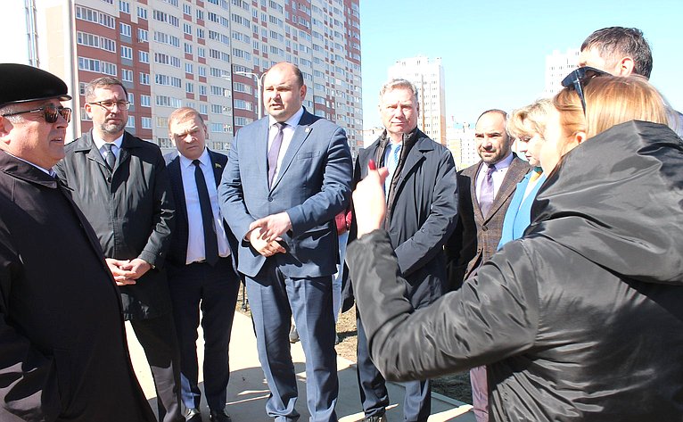 Николай Владимиров посетил строительную площадку будущей школы в микрорайоне «Солнечный»