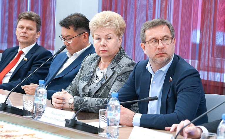 Сенаторы посетили Алтайский филиал РАНХиГС