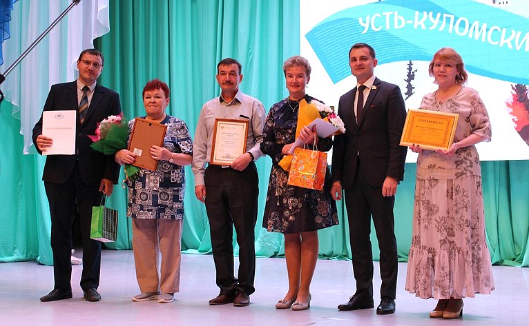 Д. Шатохин поздравил жителей Усть-Кулома с 90-летием со дня образования района