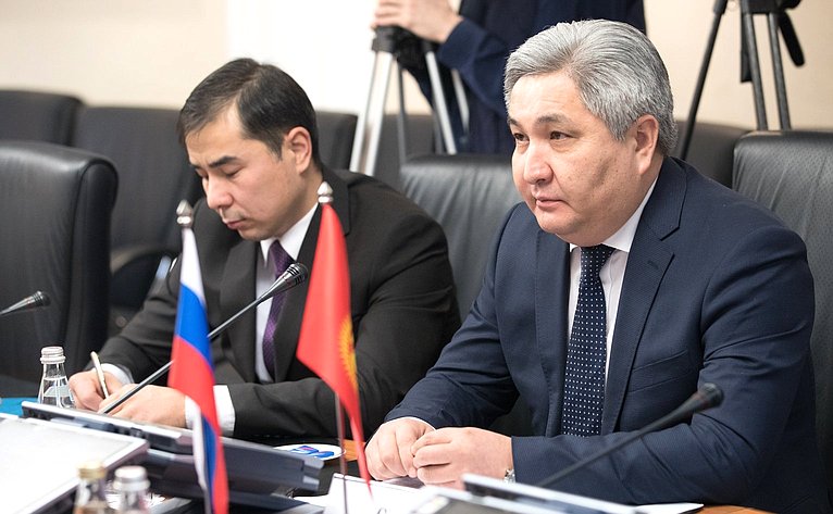 Чрезвычайный и Полномочный Посол Киргизской Республики в РФ Болот Отунбаев