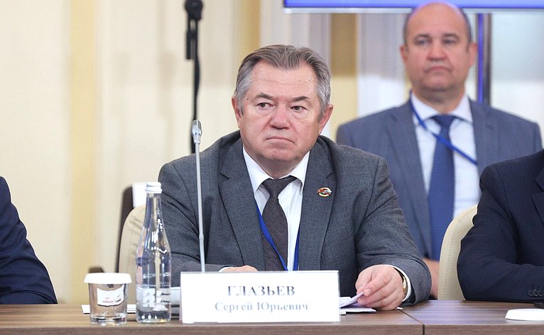 Встреча Председателя СФ Валентины Матвиенко и Председателя Совета Республики Национального собрания Республики Беларусь Натальи Кочановой с руководителями органов государственной власти субъектов Российской Федерации и регионов Республики Беларусь
