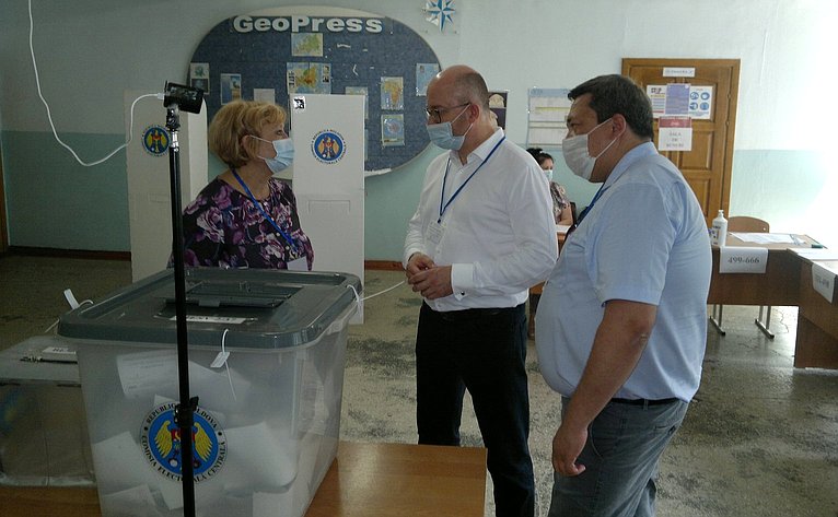 Сенаторы РФ принимают участие в наблюдении за проведением парламентских выборов в Молдове