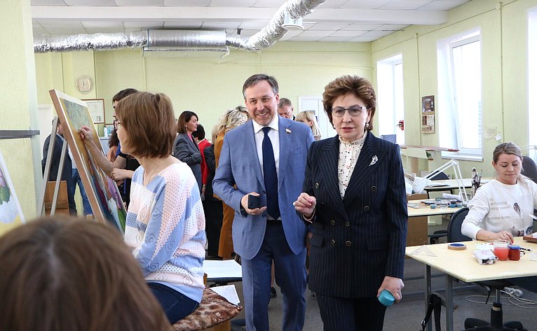 Галина Карелова провела в Палехе Ивановской области выездное заседание Комиссии СФ по сохранению и развитию народных художественных промыслов в Российской Федерации