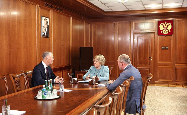 Председатель Совета Федерации Валентина Матвиенко провела встречу с губернатором Херсонской области Владимиром Сальдо