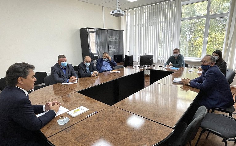 Ирек Ялалов встретился с руководителем и ведущими учеными Института социально-экономических исследований Уфимского федерального исследовательского центра Российской академии наук