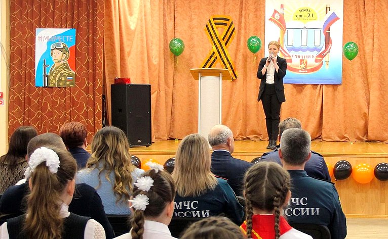Ирина Кожанова приняла участие в награждении юного героя города Смоленска