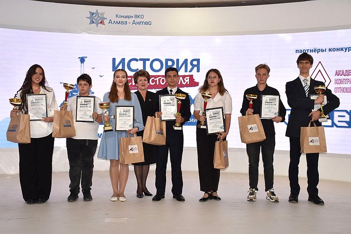 Екатерина Алтабаева наградила победителей творческого конкурса «История Севастополя в лицах»