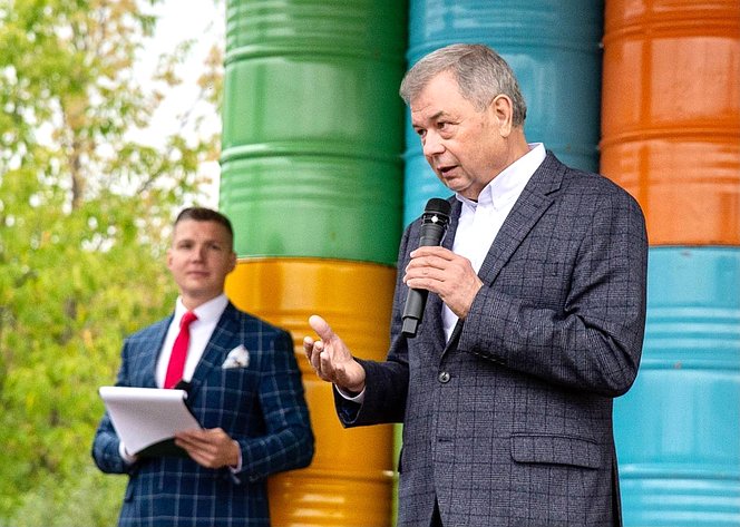 Анатолий Артамонов в Калуге дал старт работе трехдневной выставки-ярмарки «Калужская осень-2022»