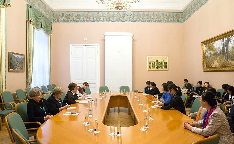 Встреча Е. Лаховой «на полях» Второго Евразийского женского форума сенатор встретилась с Председателем Всекитайской федерации женщин Шэнь Юэюэ