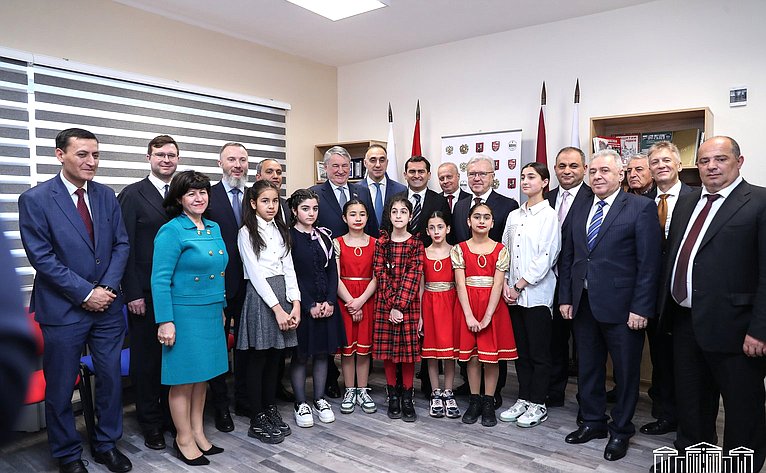 Российская делегация приняла участие в открытии Русского центра в Юношеской школе искусства в городе Цахкадзор