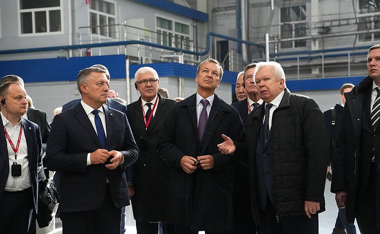 Сенаторы осмотрели цеха Иркутского авиационного завода – Филиала ПАО «Яковлев» и приняли участие в совещании «Перспективы развития гражданской авиации»