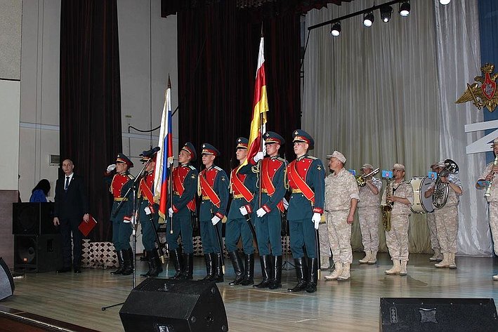 Сенаторы Российской Федерации поздравили сотрудников Владикавказского военного госпиталя с Днем медицинского работника