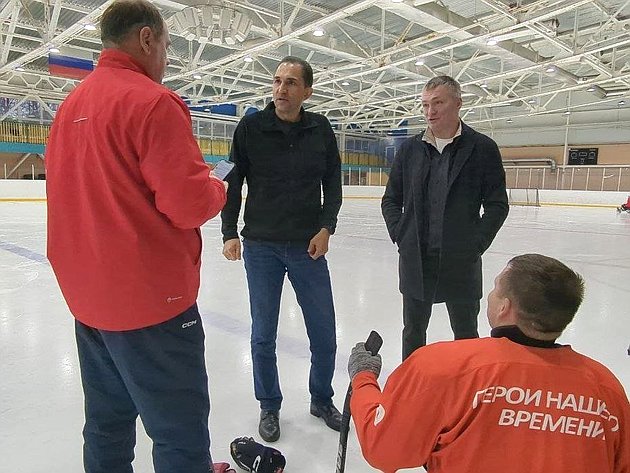 Андрей Хапочкин посетил тренировку сборной Москвы по следж-хоккею