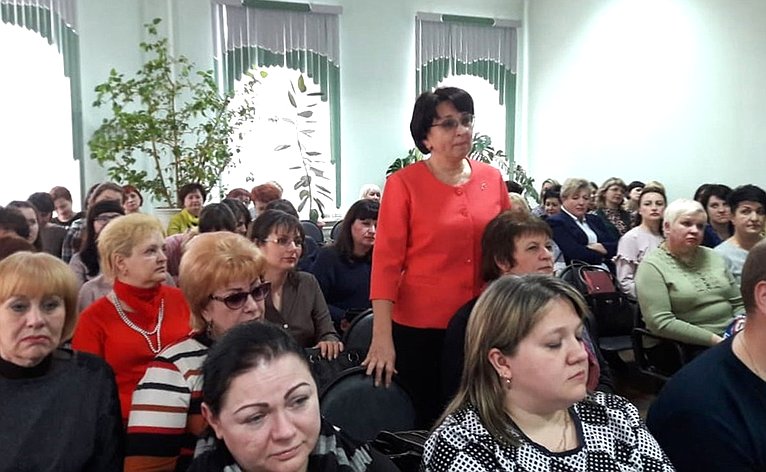 Валерий Рязанский провел встречу с работниками сферы социального обеспечения