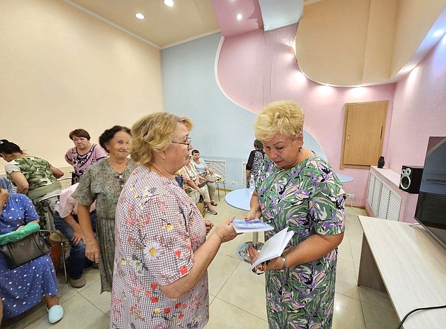 Ольга Бас провела встречу с активом проекта «Старшее поколение» ЛНР