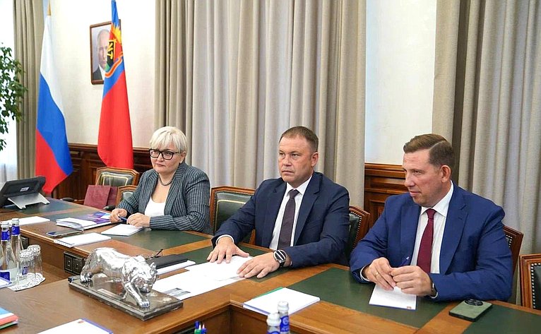 Председатель Комитета Совета Федерации по науке, образованию и культуре Лилия Гумерова в ходе поездки в Кузбасс встретилась с губернатором региона Ильей Середюком