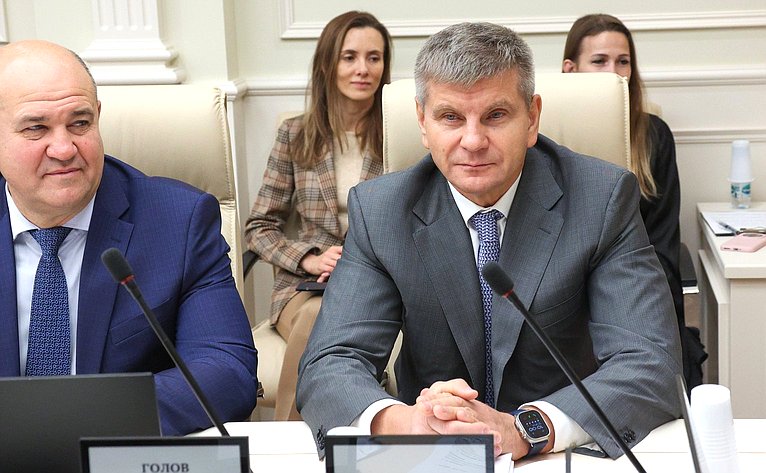 Геннадий Голов
