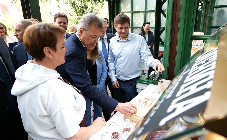 На Тверской площади в Москве в рамках мероприятий Второго форума тружеников села состоялось торжественное награждение победителей четвертого Национального органического конкурса