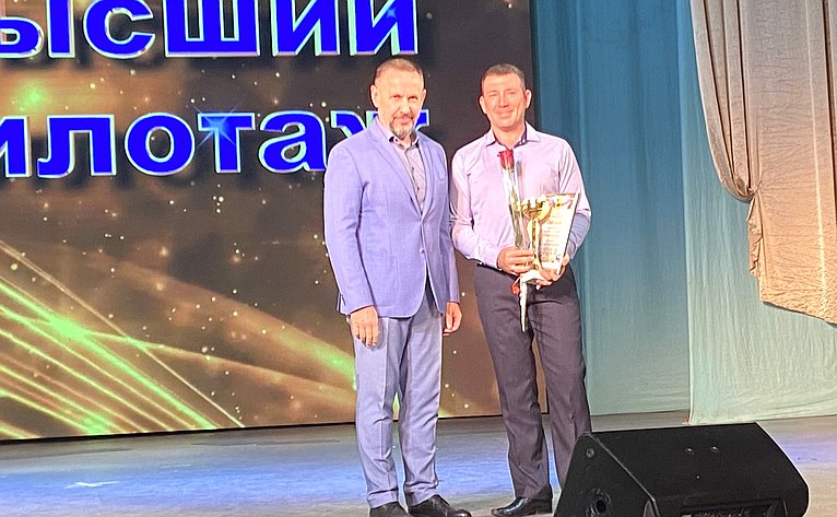 Олег Алексеев поздравил победителей конкурса профессионального мастерства