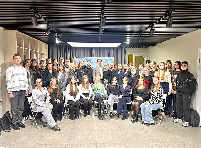 Артем Шейкин провел встречу с участниками отбора проекта «Лицей будущих лидеров» в молодежном образовательном центре «Max Gorky»