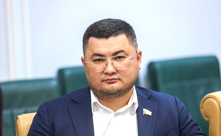 Борис Хачиров