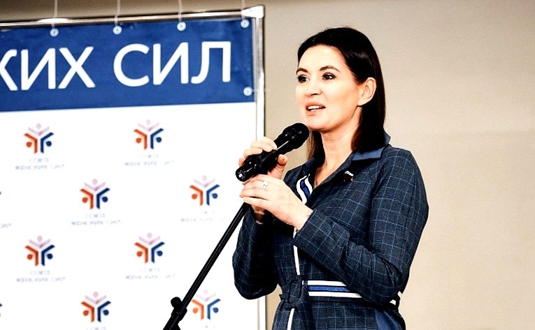 Маргарита Павлова приняла участие в торжественной церемонии вручения общественной награды «Мать-героиня»