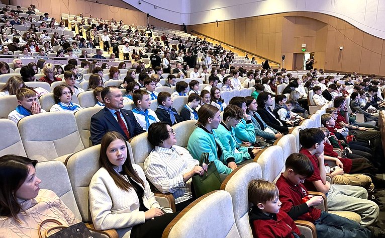 Сенаторы Игорь Мурог, Альбина Кириллова и Людмила Талабаева приняли участие в работе учредительной конференции Молодежного образовательного альянса стран БРИКС в области искусственного интеллекта