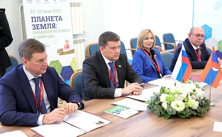 Встреча заместителя Председателя СФ Николая Журавлева с заместителем Председателя Национального собрания Лаосской Народно-Демократической Республики