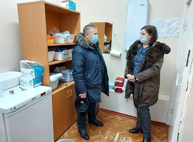 Денис Гусев встретился с заведующей поликлиникой Ненецкой окружной больницы