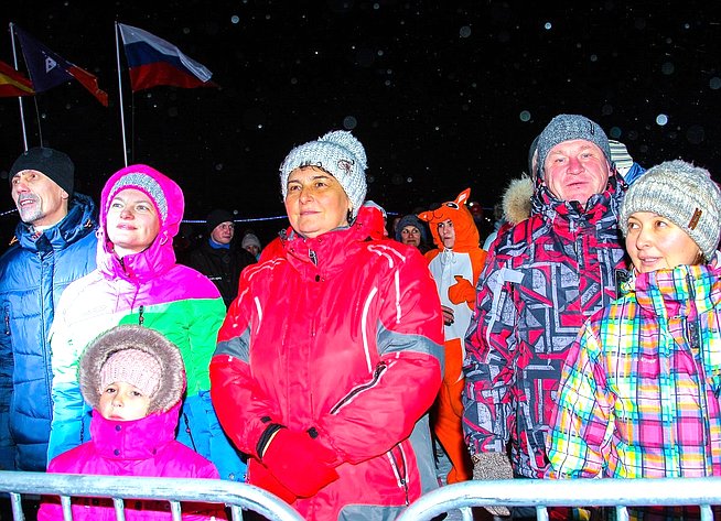 Церемония открытия чемпионата мира по сноуборду на озере Банное недалеко от Магнитогорска