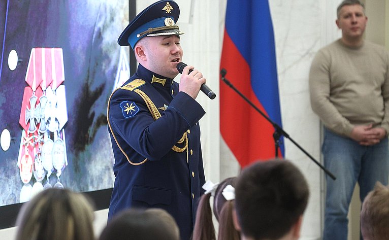 В Совете Федерации состоялась встреча московских школьников с Героями России, сенаторами Российской Федерации — участниками боевых действий