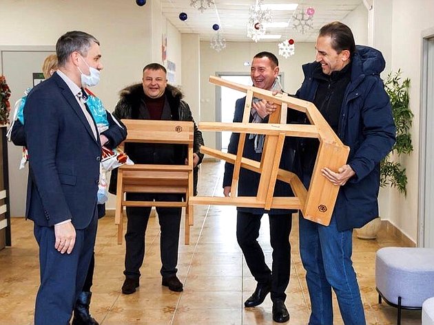 Андрей Хапочкин передал мебель и бытовое оборудование региональному отделению Фонда «Защитники Отечества»