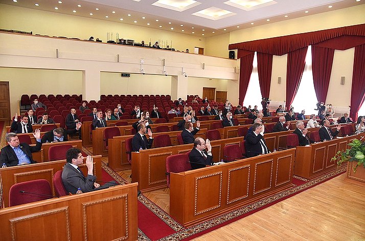 Владимир Лакунин принял участие во внеочередном пленарном заседании регионального Законодательного Собрания