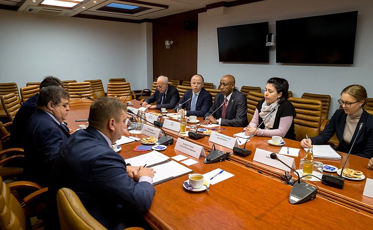 Встреча В. Джабарова с делегацией Управления Верховного комиссара ООН по делам беженцев во главе с директором Департамента Ближнего Востока и Северной Африки А. Авадом