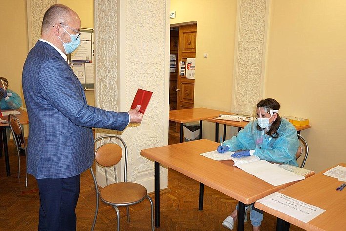 Олег Цепкин принял участие в голосовании по поправкам к Конституции