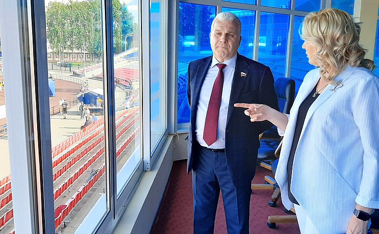 Сергей Мартынов посетил стадион «Дружба» в Йошкар-Оле и провел встречу с министром молодежной политики, спорта и туризма региона