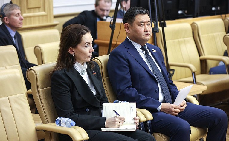 Встреча сенаторов Российской Федерации с Министром юстиции РФ Константином Чуйченко в формате «Открытого диалога»