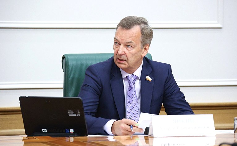 Андрей Яцкин