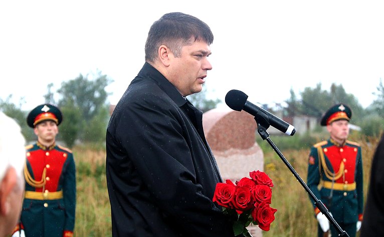 Дмитрий Василенко принял участие в церемонии открытия памятника в честь москвичей, погибших при обороне Ленинграда