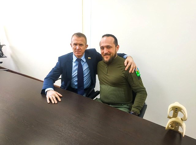 Владимир Кравченко провел рабочие встречи с военнослужащими — участниками СВО и их родственниками