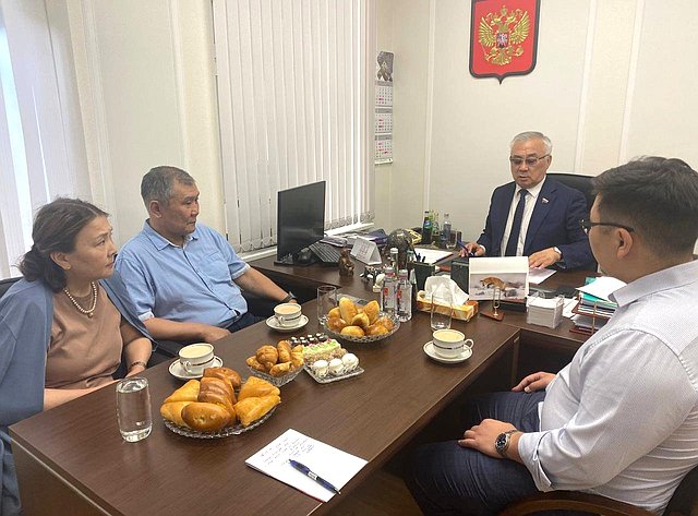 Баир Жамсуев встретился с земляками, волонтерами Москвы, участниками добровольного общества «Юрта»