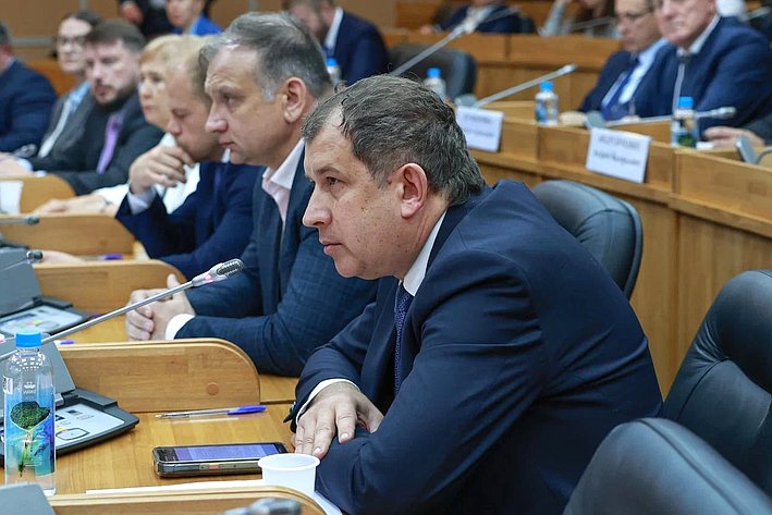 Александр Ролик во Владивостоке принял участие в совещании, посвященном перспективам развития сельского хозяйства на Дальнем Востоке и в Арктике