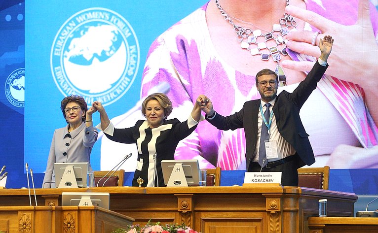 Заключительное пленарное заседание Третьего Евразийского женского форума «Женщины: глобальная миссия в новой реальности»