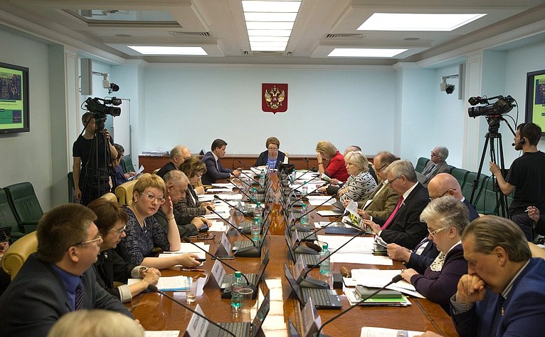Заседание Комитета СФ по науке, образованию и культуре с участием представителей власти Калужской области