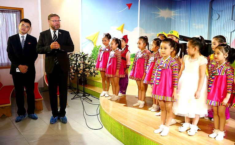 Посещение Кёнсанского детского сада