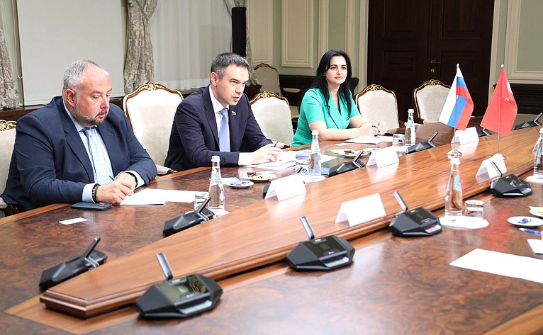 Мурат Хапсироков провел встречу с Чрезвычайным и Полномочным Послом Турецкой Республики в Российской Федерации Мехметом Самсаром