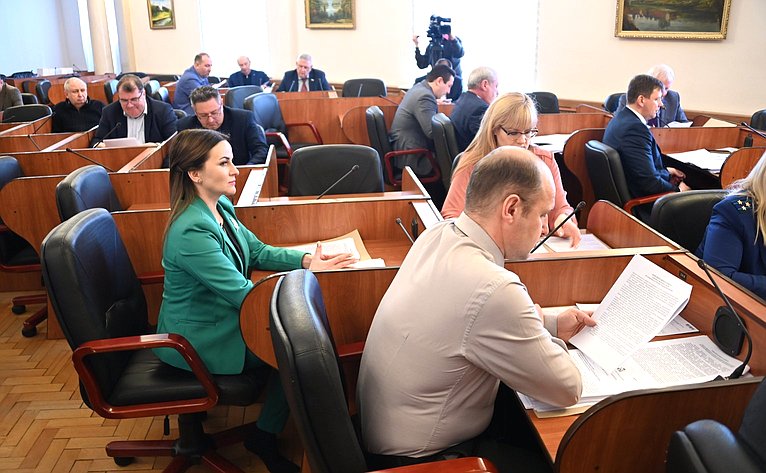 Ирина Кожанова приняла участие в 69-е заседании комитета Смоленской областной Думы по законности и правопорядку