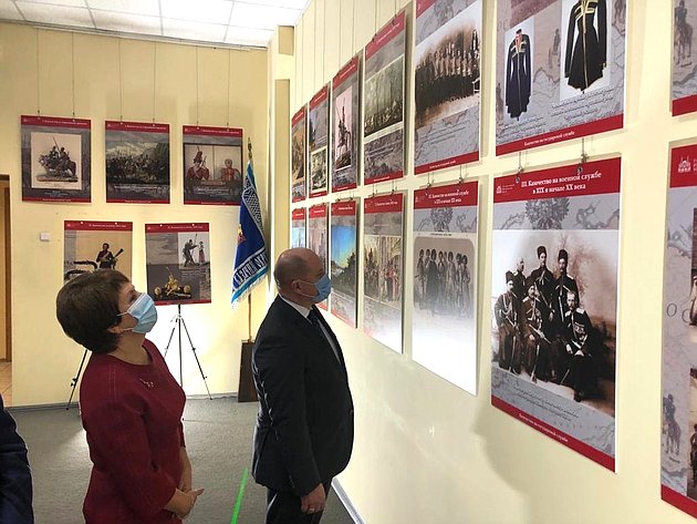 Екатерина Алтабаева посетила выставку «Казачество на государевой службе»