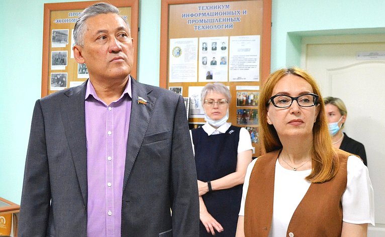 Юрий Валяев посетил Приамурский государственный университет имени Шолом-Алейхема